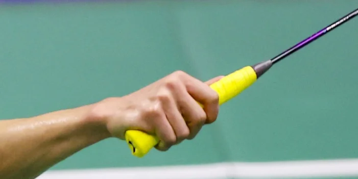 Différence grip et surgrip badminton